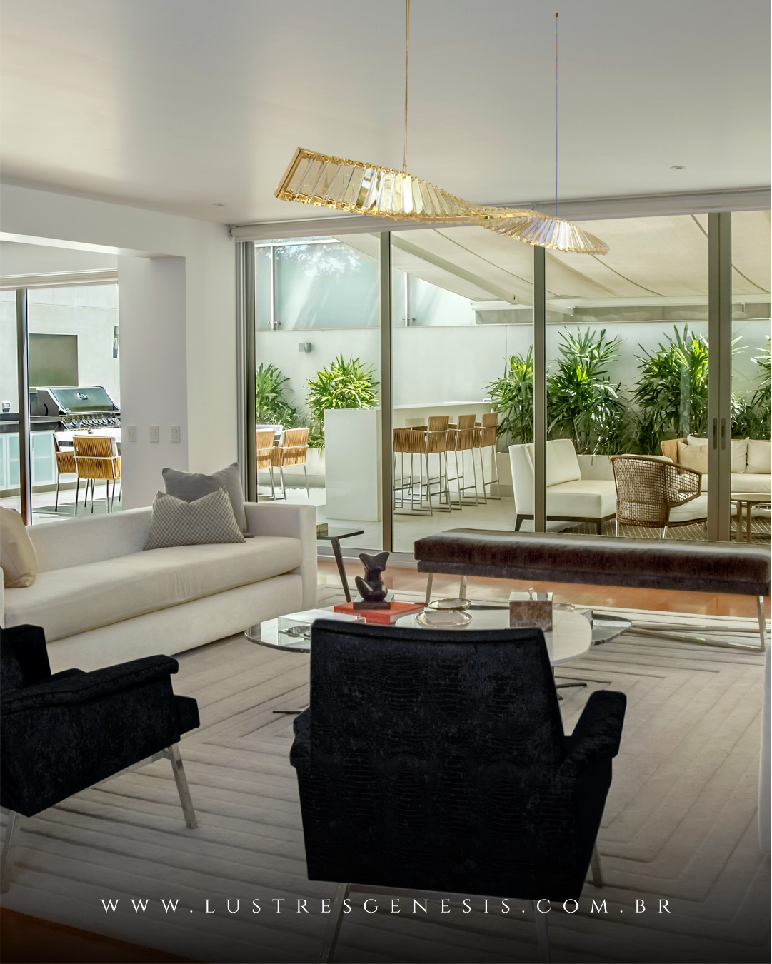 Lustre pendente de cristal com design moderno e LED integrado. Lustres Gênesis loja online de Lustres e Iluminação Decorativa